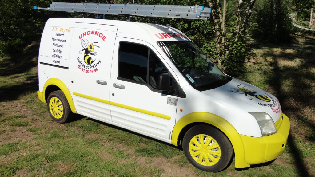 urgence guêpes et frelons - véhicule de service de la société urgence guêpes et frelons